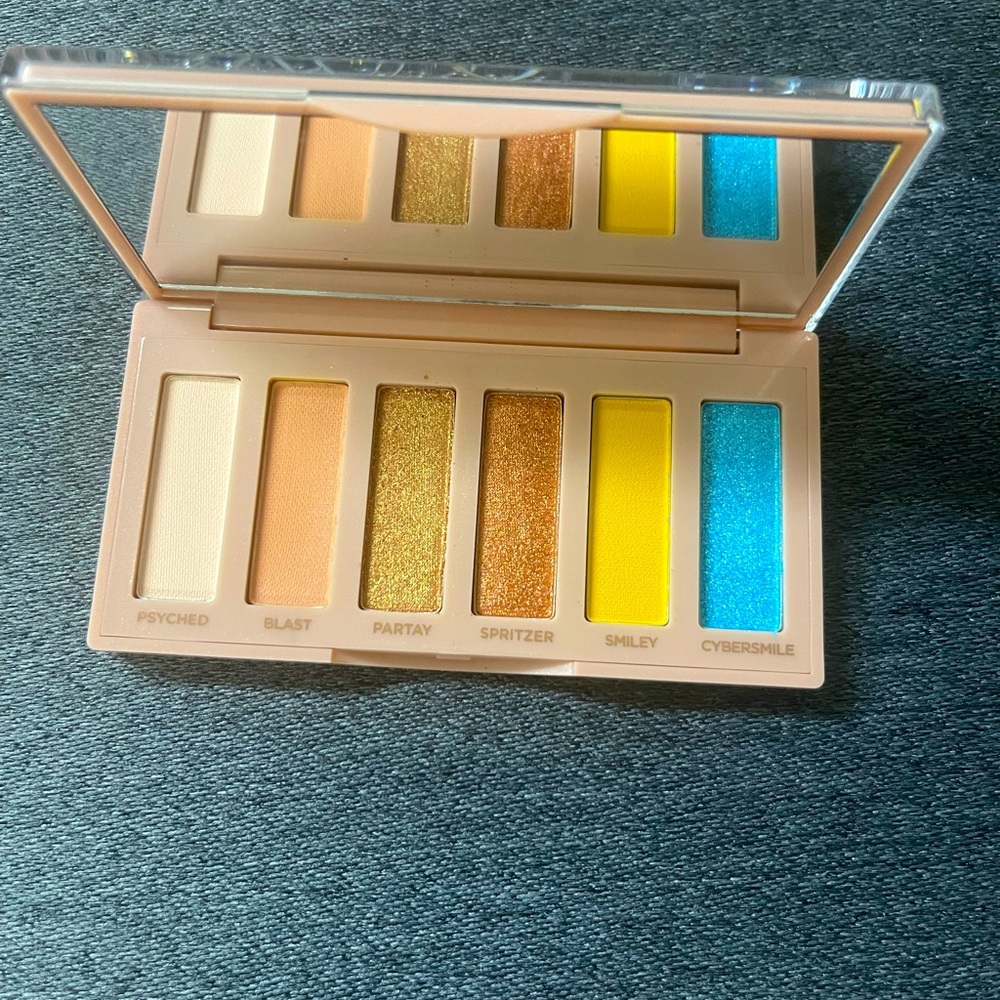 NWT URBAN DECAY X SMILEY NAKED MINI EYESHADOW PALETTE “Mucho Happy”